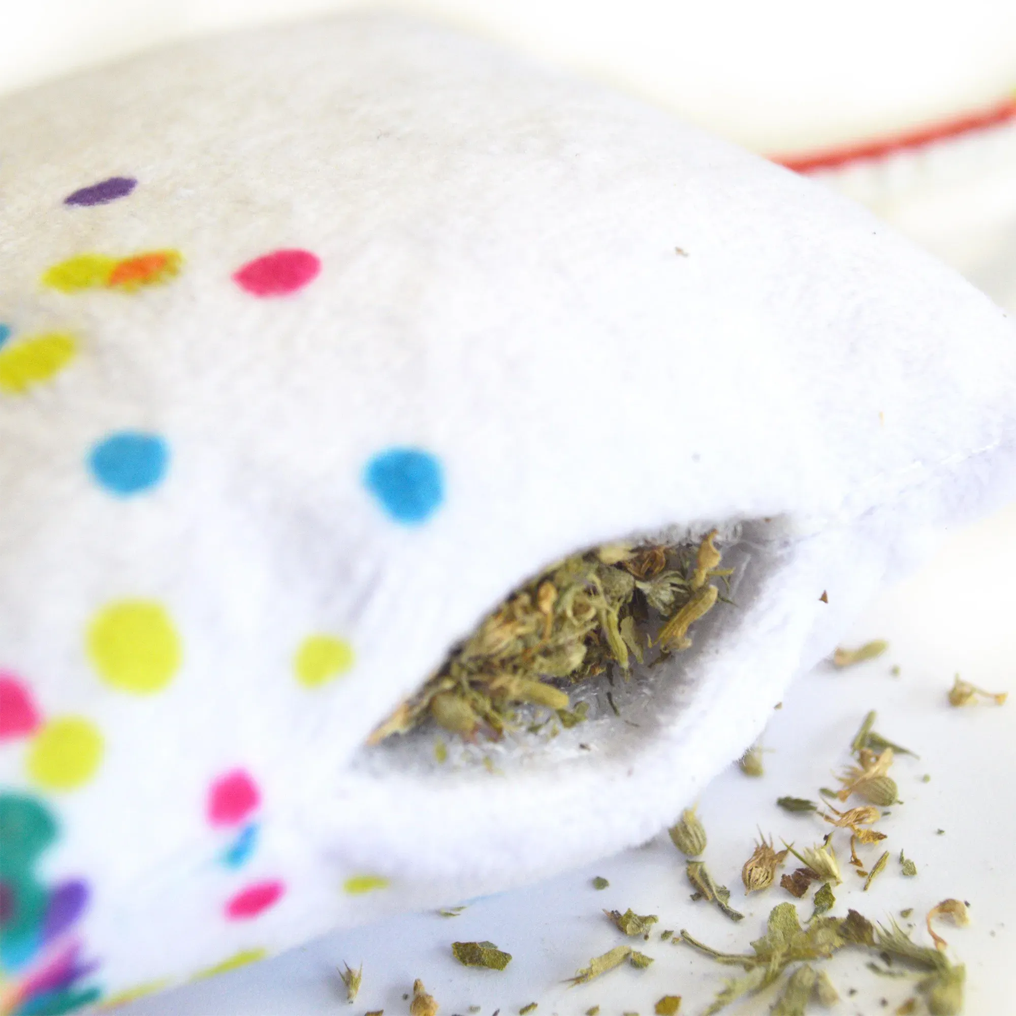 Get Lit Birthday Cake Refillable Cat Toy